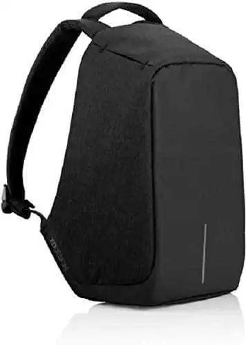 Anti-theft backpack with USB charging port - Black